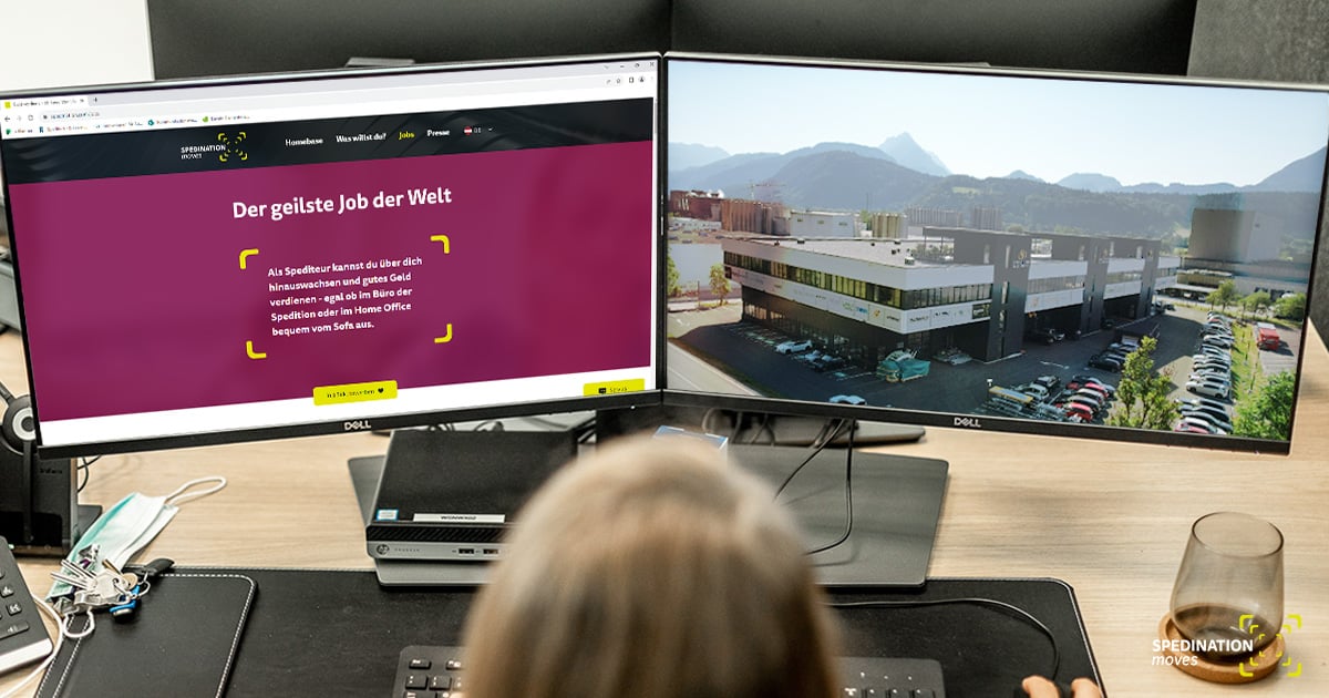 Dame im Büro vor Bildschirmen bei der Spedination GmbH